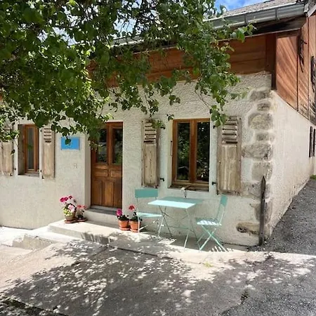 La Pomme De Pin