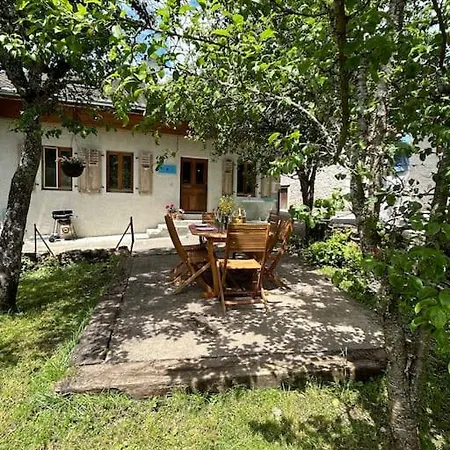 La Pomme De Pin Le Biot