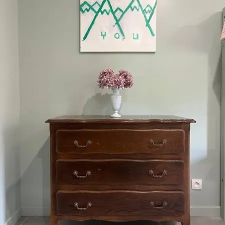La Pomme De Pin Apartment *